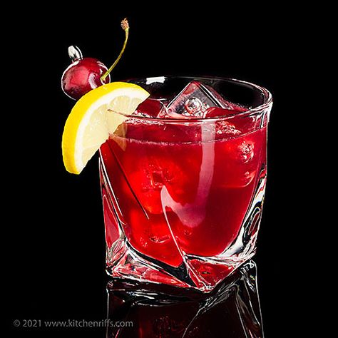 Cherry Bounce Recipe, Cherry Bounce, Cherry Drink, Cherry Syrup, Cherry Cocktail, Cherry Liqueur, Martha Washington, Frozen Cherries, Cherry Recipes