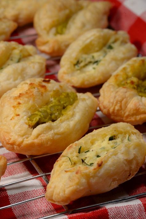 Maltese Pastizzi Pastizzi Recipe, Maltese Recipes Malta, Pea Mash, Malta Food, Maltese Recipes, The Greeks, Puff Pastry, Maltese, Malta