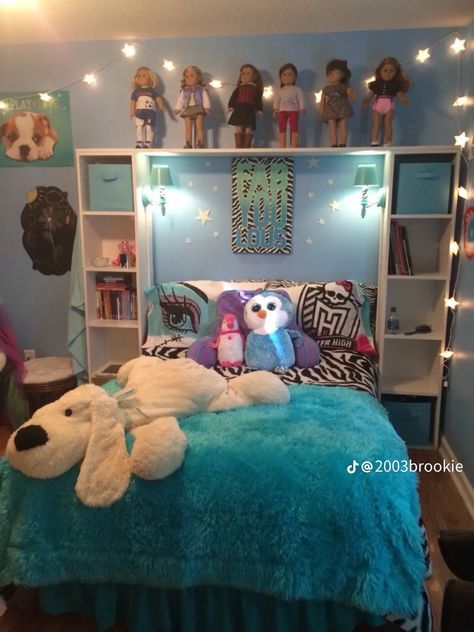 Cube Storage Headboard, Cube Shelf Headboard, Cube Shelf Bed, Girls Headboard, Girls Room Ideas, Cute Diy Room Decor, Kids Bedroom Designs, Kids Bedroom Ideas