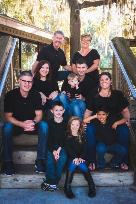 Family photo color combination: black shirt and blue jeans Black Shirt Family Pictures, Family Pictures Wearing Black, Denim And Black Family Pictures, Black Shirt And Blue Jeans Outfit, Black And Denim Family Pictures, Poses With Grandparents, Family Picture Poses For 5, Family Photo Outfits Jeans, Family Picture Poses For 3