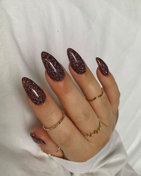 Nails Acrylic 2022, Nails Ideas New Years, Nails Short New Years, Nails Design New Years, New Years Nails Simple, New Years Nails Gel, Simple New Years Nails, Short New Years Nails, New Years Eve Nails Ideas