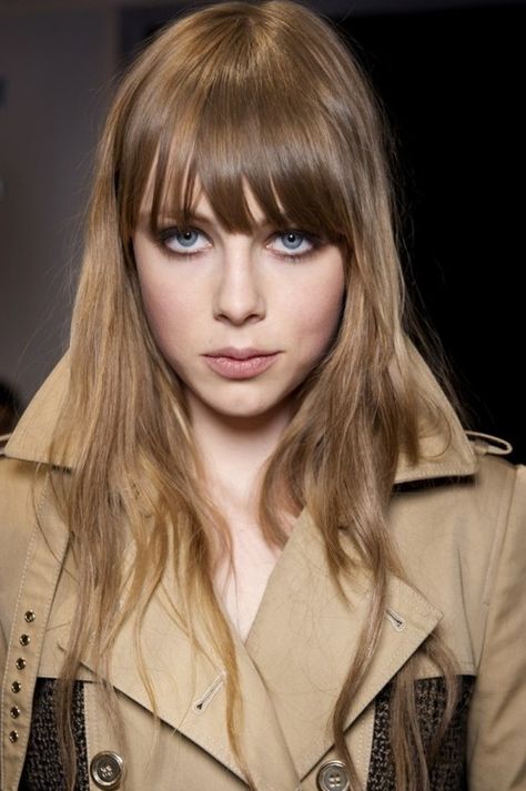 Sanpaku Eyes, Eddie Campbell, Burberry Beauty, Edie Campbell, Marianne Faithfull, Burberry Models, Luxury Outerwear, Burberry Prorsum, Beauty Inside