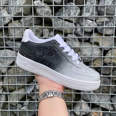 KDart’s Instagram photo: “Gray gradient Air force 1´s🌪 Follow @kd_aart for more 🔥 slide DM for cop or drop this one #customairforce1 #nike #design” Nike Air Force 1 Gray, Nike Design, Gray Gradient, Custom Air Force 1, Gradient Design, Kesha, Custom Sneakers, Nike Air Force 1, Nike Air Force Sneaker