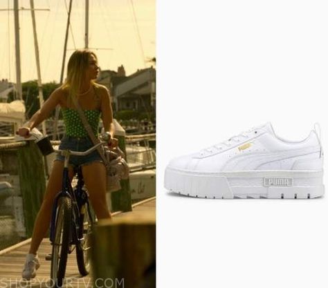 Outer Banks: Season 3 Episode 7 Sarah's White Sneakers Outer Banks Shoes, Sarah Cameron Shoes, How To Dress Like Sarah Cameron, Sarah Cameron Season 3 Outfits, Sarah Cameron Outfits S1, Outer Banks Inspired Outfits Sarah, Sarah Cameron Scene Pack, Obx Clothes, Outer Banks Season 3