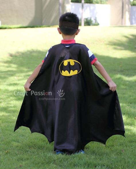 sew quick batman cape Batman Cape Pattern, Kids Cape Pattern, Unique Kids Halloween Costume, Batman Costume For Kids, Diy Superhero Costume, Cape Sewing, Diy Costumes Kids Boys, Diy Fantasia, Silver Cape