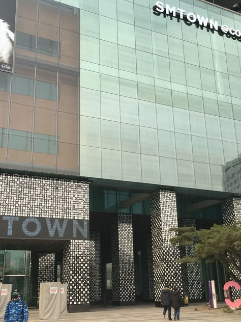 SMTOWN Sm Company Building, Sm Building Korea, Sm Entertainment Aesthetic, Smtown Building, Sm Entertainment Building, Sm Building, Kpop Company, Korean Core, Korea Trip