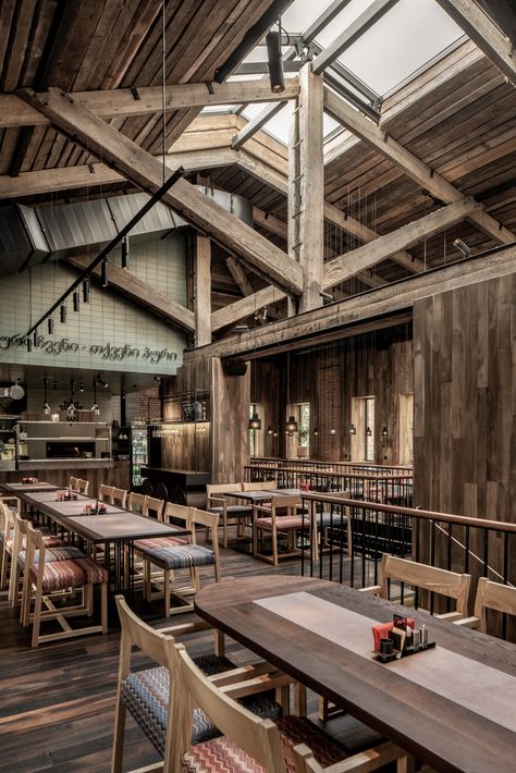 Two Story Restaurant, Industrial Restaurant Design, Warehouse Restaurant, Bali Outdoor, Theme Cafe, Loft Warehouse, Wooden Cafe, Outdoor Restaurant Patio, Concept Interior Design