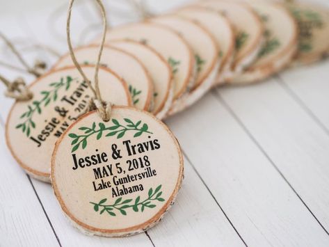 ornament wedding favors Unique Rustic Wedding, Ornament Wedding Favors, Birch Wedding, Creative Wedding Favors, Winter Wedding Favors, Candy Wedding Favors, Elegant Wedding Favors, Wedding Crashers, Best Wedding Favors