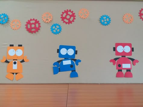 Robot Classroom, Daycare Room Design, Paper Robot, Kindergarten Art Activities, Robot Decorations, Diy Toddler Toys, Robot Craft, Kindergarten Decorations, Robot Theme