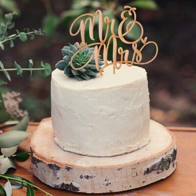 Mr & Mrs Wood Cake Pick Wedding Cakes Naked, Tropical Chic Wedding, Wood Wedding Cakes, Wreath Cake, Wedding Cake Vanilla, Reception Cake, Wood Cake Topper, Wedding Cake Tops, Wedding Tableware