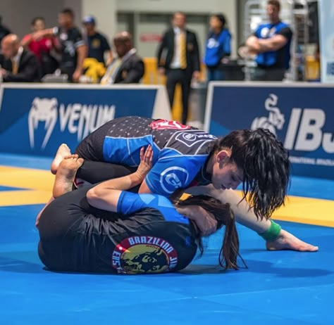 Jiu Jitsu Women Aesthetic, Jujitsu Aesthetic, Bjj Wallpaper, Jiu Jitsu Women, Jiu Jitsu Girls, Catch Wrestling, Bjj Training, Ju Jitsu, Martial Arts Women