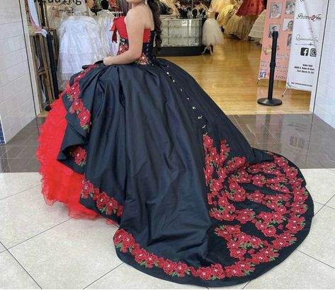 Red And Black Quinceanera, Black Quince Dress, Red Quince Dress, Quinceanera Dama Dresses, Black Quinceanera, Vestido Charro, Mexican Quinceanera, Quinceanera Dresses Red, Mexican Quinceanera Dresses