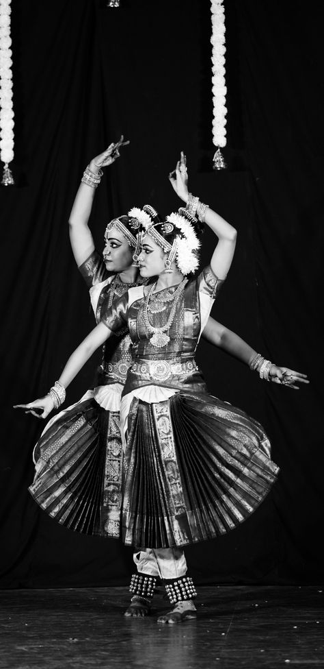 Bharatanatyam Shiva Poses, Bharatanatyam Duet Poses, Bharatanatyam Poses Duo, Bharatnatyam Poses For 2 People, Bharatnatyam Duo Poses, Baratham Poses, Bharatnatyam Aesthetic Poses, Bharatanatyam Poses Photography, Bharatnatyam Poses For Photoshoot