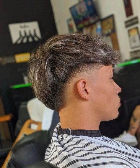 Lazarbeam Mullet, Light Brown Hair Color Men, Highlights Men, Mens Haircuts Thick Hair, Hair Types Men, Bleached Hair Men, Taper Fade Short Hair, Fade Haircut Styles, Mullet Fade