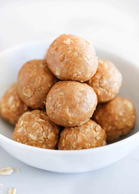 3-Ingredient Peanut Butter Oatmeal Balls - I Heart Naptime 3 Ingredient Peanut Butter Oatmeal Balls, Pb Oatmeal Balls, 3 Ingredient Peanut Butter Balls, Oat Peanut Butter Balls, I Heart Naptime Recipes, Peanut Butter Oat Balls, Postpartum Recipes, Peanut Butter Oatmeal Balls, Oatmeal Balls