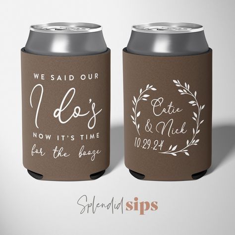 "〰️ Please check the Shop Announcement on my shop's homepage for the colors that are currently out of stock 〰️ Looking for SLIM CANS? I also have Slim coolers available (and can do any design in the Slim size):  https://www.etsy.com/shop/SplendidSips?section_id=31927004 〰️ FREE BRIDE + GROOM COOLERS WITH EVERY ORDER!  (Regular size. Please make a note if you would prefer two bride or two groom instead ----------------------------------- 👇🏼 HOW TO ORDER 👇🏼 1️⃣  Select the number of can coolers you would like from the dropdown menu 2️⃣  Enter all of the design info in the box that says \"Add your personalization\" -- 1) Can cooler color(s) - minimum 12 coolers per color (4 colors max)          -- 2) Imprint color - only one per order          -- 3) Personalization info (names, date, etc. Unique Wedding Koozie Ideas, Wedding Koozie Ideas Rustic, Wedding Koozies Sayings, Wedding Beer Koozies, Fall Wedding Coozies, Can Koozie Ideas, Coozie Wedding Favors, Western Wedding Koozie Ideas, Wedding Koozie Ideas