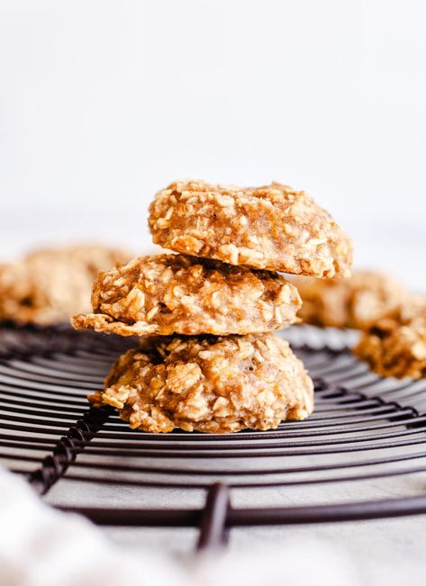 These 4-Ingredient Banana Oatmeal Cookies are a whole grain and naturally sweetened healthy breakfast, snack, or dessert! Gluten-free, dairy-free, and vegan. Gluten Free Banana Oatmeal Cookies, Vegan Oatmeal Cookies 3 Ingredients, Banana Oat Cookies Healthy 3 Ingredients, Banana Oat Protein Cookies, Oat Meal Banana Cookies, Oatmeal Cookies Vegan, Banana Oatmeal Cookies Healthy, Healthy Banana Oatmeal, Banana Bread Cookies