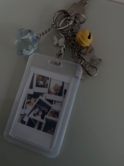 Print your favourite memories into a personalised photo keychain! Add them to your school lanyard, add to you keys as a key ring/chain/charm or gift to a friend 😊 Print a choice of two polaroids for a double sided look or the choice of one.     ✨ design inspiration ✨   ♥️ print your favourite picture and give it a retro look ♥️ add to your school lanyard  ♥️ add to your keys  ♥️ amazing gift idea    ✨how it works ✨  ♥️ purchase the right amount of prints you would like ♥️ send your two chosen p School Lanyards Ideas, Id Keychain, Key Lanyard Aesthetic, Cute Mini Keychains, White Keychain With Key Clip Gift, Polaroid Gift Ideas, School Id Lanyard, Car Key Lanyard, Key Ring Ideas