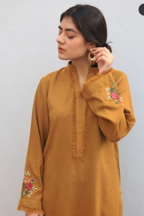 Winter Pashmina Suit Designs, Woolen Suits Design Winter Pakistani, Pakistani Winter Dresses Casual, Woolen Kurtis Design Winter, Pashmina Suits Design, Woolen Suits Design Winter, Lace Dress Design, Kurta Set For Women, Neck Designs For Suits