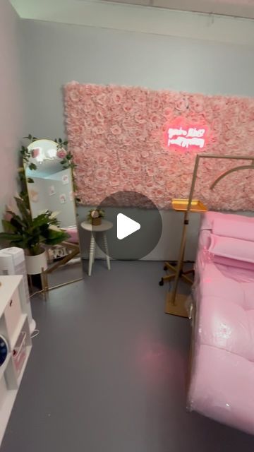 Eyelash Extensions on Instagram: "🩷Lash room tour 🩷  #lashingwithpassion #lashingwithpassionbytory #lashing #lashroomdecor #lashroom #lashroomgoals #lashtech #lashartist #cosmoglo #cosmoglolight #vellwoodusa" Lash Suite Decor, Lash Room Set Up, Lash Room Decor, Lash Room, Lash Artist, Room Tour, Room Set, Eyelash Extensions, Eyelashes