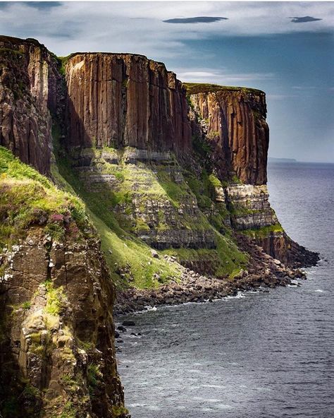 “There are many stories about the origin of the name Skye. Some believe it's from the Norse ‘ski,’ meaning ‘cloud,’ and others say it's from the Gaelic word for ‘winged.’ There are Norse names on the island, however, as the Norsemen held sway for 4 centuries before 1263.” Beautiful Scotland, Scotland History, Isle Of Skye Scotland, Ireland Scotland, Fairy Pools, Skye Scotland, England And Scotland, Isle Of Skye, Scotland Travel