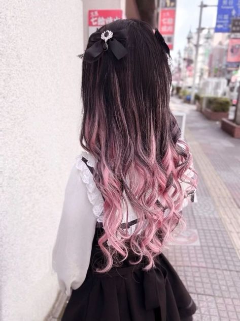 Blackpink Hair, Pink Hair Streaks, Hair Color Underneath, Jirai Kei, Hair Streaks, Dyed Hair Inspiration, Kawaii Hairstyles, Pretty Hair Color, Hair Color Pink