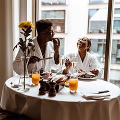 Reminiscing about our stay at @southplacehotel.🖤 [📸:@uzyanderroladventures] • • • • • • • • • • #luvblacklove #melanin #uzyanderroladventures #melaninonfleek #blackgirlswhoblog #lifestyleblogger #travelblogger #travel #wanderlust #blackgirlmagic #blacklovematters #naturalhairjourney Dining Photography, Couples Dining, Love Matters, Black Couple, Natural Hair Journey, Travel Wanderlust, Family Portraits, Relationship Goals, Table Settings