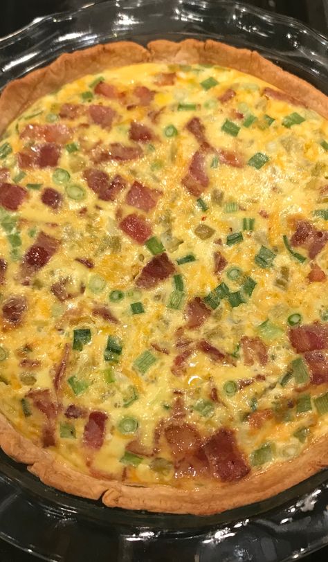 Bacon and green chili quiche – The Funky Oven Green Chili Quiche, Quish Recipes, Make Ahead Brunch Recipes, Cheese Quiche Recipe, Breakfast Christmas, Green Chili Recipes, Make Ahead Brunch, Breakfast Quiche Recipes, Quiche Recipes Easy