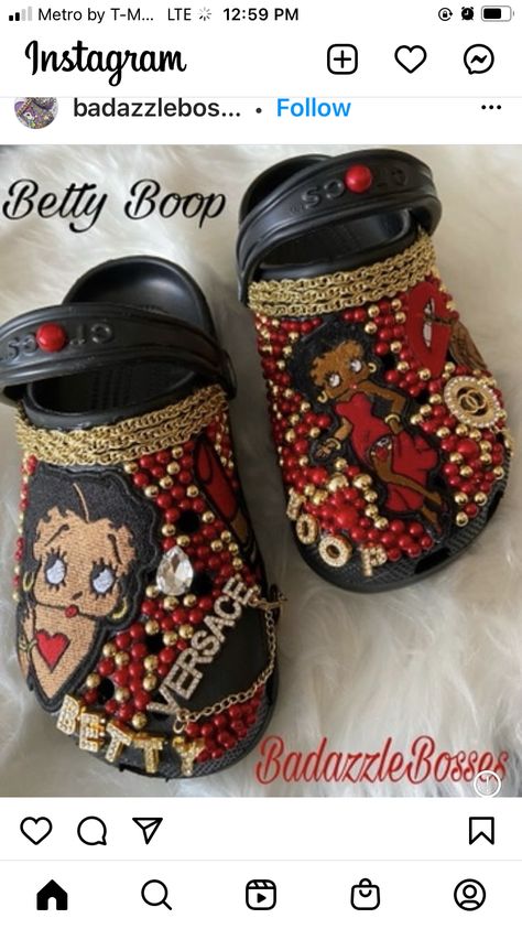 Bedazzled Crocs Shoes, Marley Braids Styles, Painted Crocs, Crocks Decor, Bling Tennis Shoes, Blinged Out Crocs, Croc Designs, Bedazzled Crocs, Crocs Diy