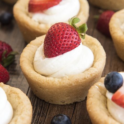 Cheesecake Sugar Cookie Cups - Like Mother Like Daughter Cheesecake Sugar Cookie Cups, Sugar Cookie Cheesecake, Fruit Sugar Cookies, No Bake Cheesecake Filling, Sugar Cookie Cups, Cookie Cups Recipe, Sugar Cookie Crust, Easy No Bake Cheesecake, Cheesecake Cups