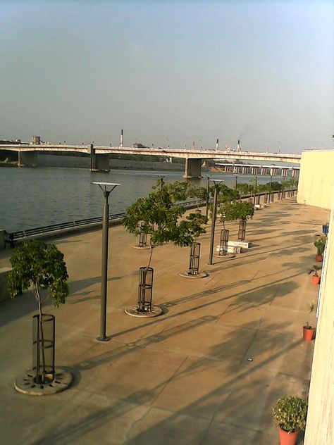 sabarmati riverfront Riverfront Ahmedabad Snapchat, Sabarmati Riverfront Ahmedabad, Riverfront Ahmedabad, Snapchat Emojis, Simple Dance, Travel Pictures Poses, Chill Photos, Pictures Poses