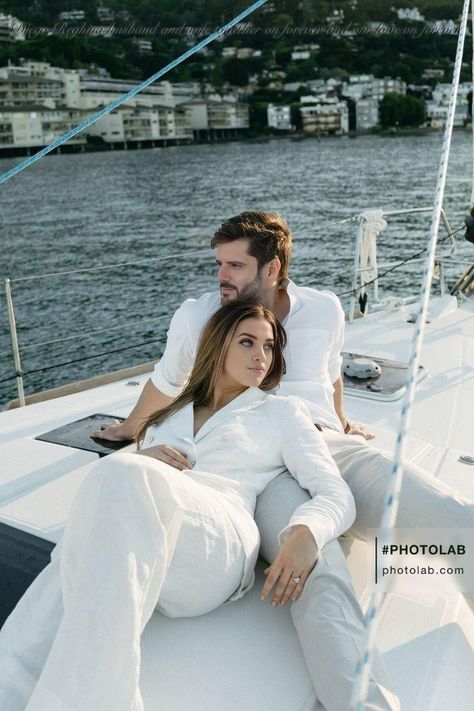 Yacht Photoshoot, Boat Engagement Photos, Pre Wedding Photoshoot Theme, Sailboat Engagement, Cruise Photography, Boat Photoshoot, Yacht Aesthetic, Couple Cruise, Luxury Couple