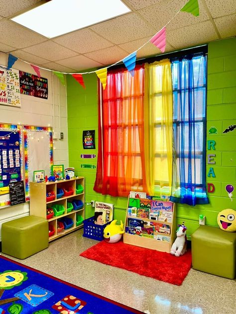 Daycare Ideas Room Classroom Setup, Colorful Preschool Classroom, Daycare Set Up Ideas Home, Daycare Nursery Room Ideas, Small Daycare Room Ideas, Daycare Rooms Setup Small Spaces, One Year Old Classroom Setup Daycare, Home Daycare Rooms Setup, In Home Daycare Ideas Small Spaces