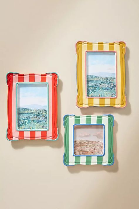 frame Crafts For Apartment Diy, Kids Art Frame Display, Bobbin Picture Frame, Colorful Art Wall, Unique Wall Hanging Ideas, Cool Wall Decor Ideas Bedroom, Funky Picture Frames, Fun Picture Frames, Anthropologie Aesthetic Home