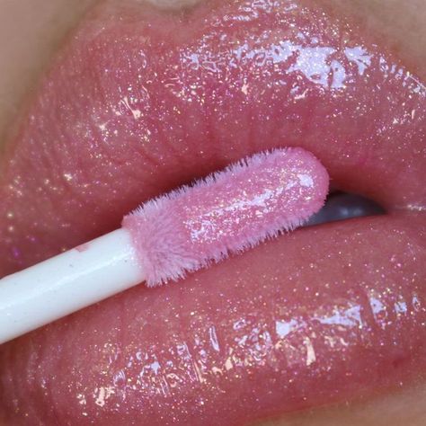 Shimmer Aesthetic, Sparkly Aesthetic, Pink Gloss, Pink Tumblr Aesthetic, Batons Matte, Bare Lip, Pink Lip Gloss, Pink Aura, Pastel Pink Aesthetic