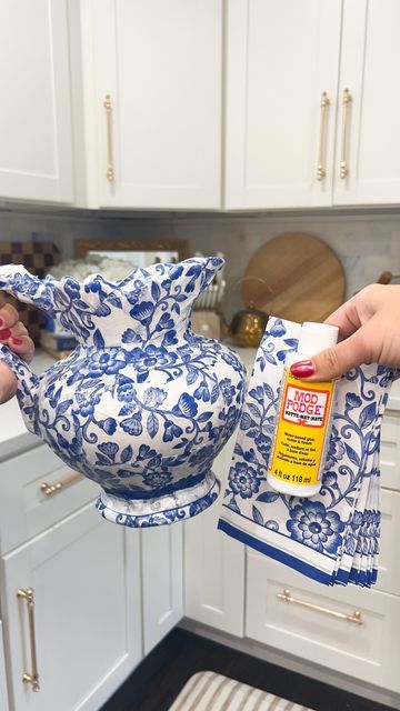 Diy Chinoiserie Vase, Blue And White Chinoiserie Kitchen, Blue Ginger Jar Wedding, White And Blue Vase, Blue Willow Kitchen, Art From Blue Willow Dishes, Blue And White Chinoiserie Fall Decor, Chinoiserie Diy, White Wash Wood Furniture