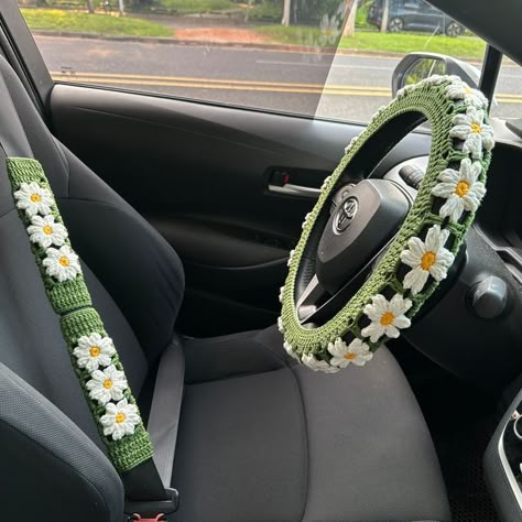 Car Interior Decor Crochet, Glam Car Accessories, Cute Car Wheel Covers, Car Decorations Crochet, Cute Wheel Covers, Dream Car Decor, Daisy Car Decor, Floral Car Interior, Indoor Car Decor