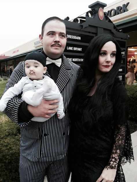 The Addams Family Adams Family Costume With Dog, Vampire Family Costume, Adams Family Baby, Halloween Costumes Adams Family, Addams Family Baby, Addams Family Costume, Adams Family Costume, Adams Family Halloween, Family Costumes Diy