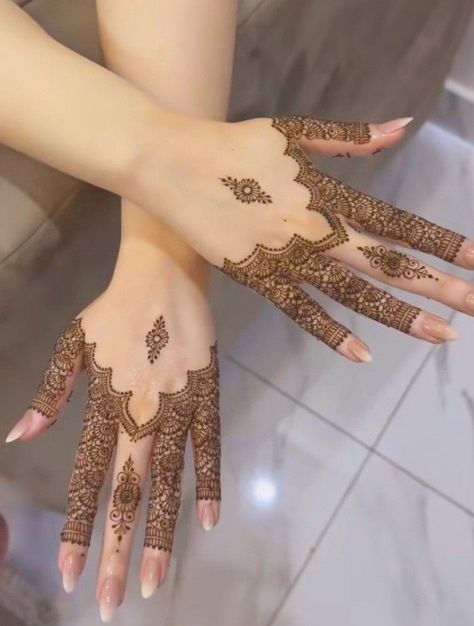 Mehndi Design For Beginners, Short Mehndi Design, Finger Henna Designs, Eid Mehndi Designs, Mehndi Designs Fingers, Henna Inspo, Henna Tattoo Designs Hand, Design For Beginners, Simple Henna Tattoo