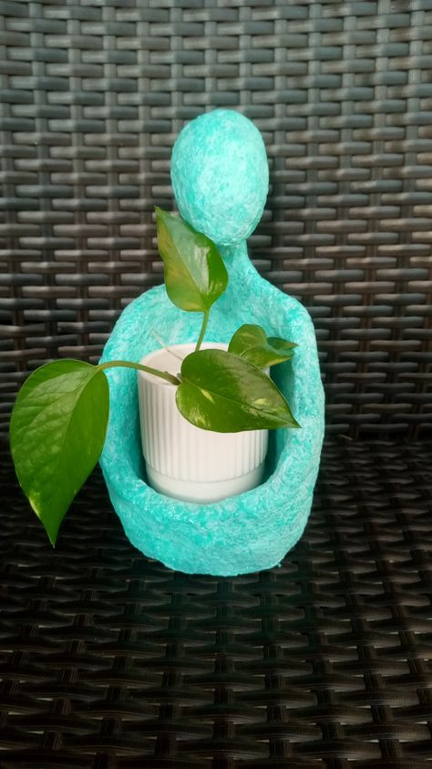 Paper Mache Art Projects Ideas, Paper Mache Plant Pots, Paper Mache Vases Diy, Paper Mache Clay Projects, T Shaped House Plans, T Shaped House, Outdoor Paper Mache, Paper Mache Projects Ideas, Paper Mache Shelf