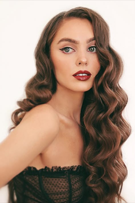 Matrix Hairstyle, Old Hollywood Waves, Hairstyles Reference, Old Hollywood Hair, Hollywood Curls, Wedding Makeup And Hair, Vintage Curls, Hollywood Hair, Hollywood Waves