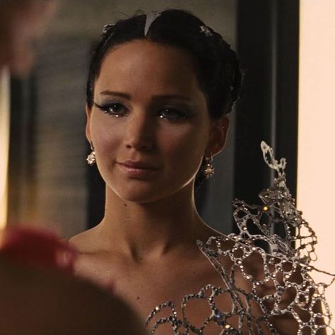 Instagram Katniss Everdeen Icon, Hunger Games Characters, Fire Icons, Lone Survivor, Hunger Games Series, Hunger Games Catching Fire, Katniss Everdeen, Morning Everyone, Game Pictures