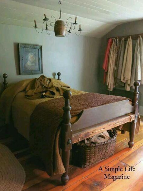 Primitive Country Bedrooms, Colonial Bedrooms, Colonial Bedroom, Primitive Bedroom, Primative Decor, Colonial Interior, A Simple Life, Primitive Homes, Prim Decor