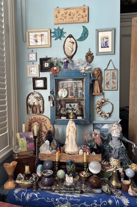 Bedroom Altar Ideas, Metaphysical Shop Aesthetic, Spiritual Altar Ideas Sacred Space, Bookshelf Altar, Spiritual Desk, Alter Setup, Spiritual Altar Ideas, Tabling Ideas, Altar Ideas Sacred Space