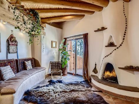 Home Sala, Earthship Biotecture, Mexico Real Estate, Earthship Home, Cob House, Desert Homes, Earth Homes, Natural Building, Earthship