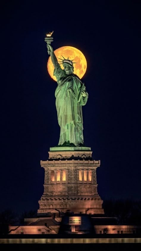 Liberty Wallpaper, تمثال الحرية, Beautiful Places In Usa, Live Wallpaper For Pc, Liberty New York, New York Wallpaper, Nyc Girl, The Statue Of Liberty, New York Aesthetic