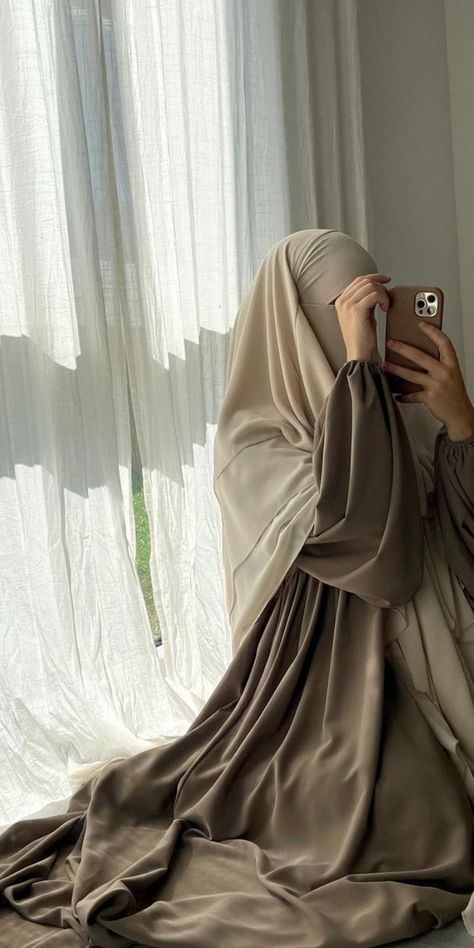 Hijabi Muslimah, White Abaya, Islamic Modest Fashion, Muslimah Photography, Trend Outfit, Simple Hijab, Modern Hijab Fashion, Stylish Hijab, Muslim Fashion Hijab Outfits