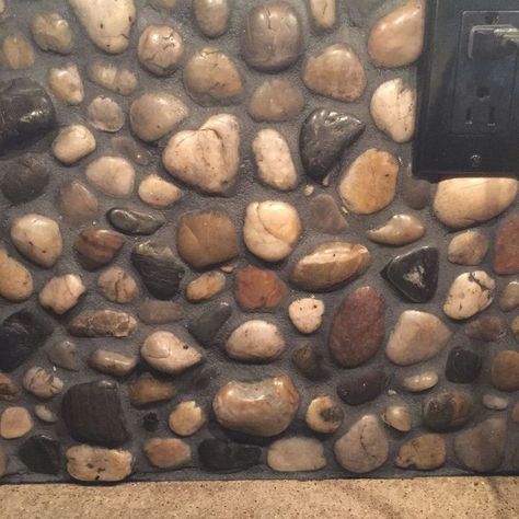 River Rock Backsplash, Simple Backsplash, Rock Backsplash, Diy River Rock, Faux Brick Backsplash, Trendy Kitchen Backsplash, Modern Backsplash, Shiplap Backsplash, Courtyard Landscaping