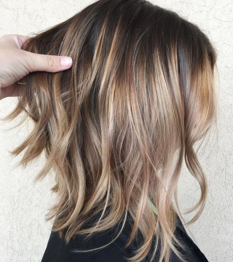 Choppy Inverted Lob with Balayage Highlights Bob Lung, Bronde Balayage, Bronde Hair, Bob Hairstyles For Thick, Brown Hair Balayage, Bob Hairstyles For Fine Hair, Long Bob Hairstyles, Penteado Cabelo Curto, Haircuts For Fine Hair