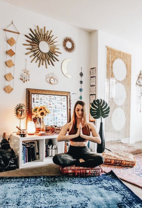 #vsco #zen Boho Bedroom Bed, Sala Zen, Space Yoga, Home Yoga Room, Yoga Meditation Room, Lady Scorpio, Meditation Room Decor, Meditation Corner, Meditation Rooms